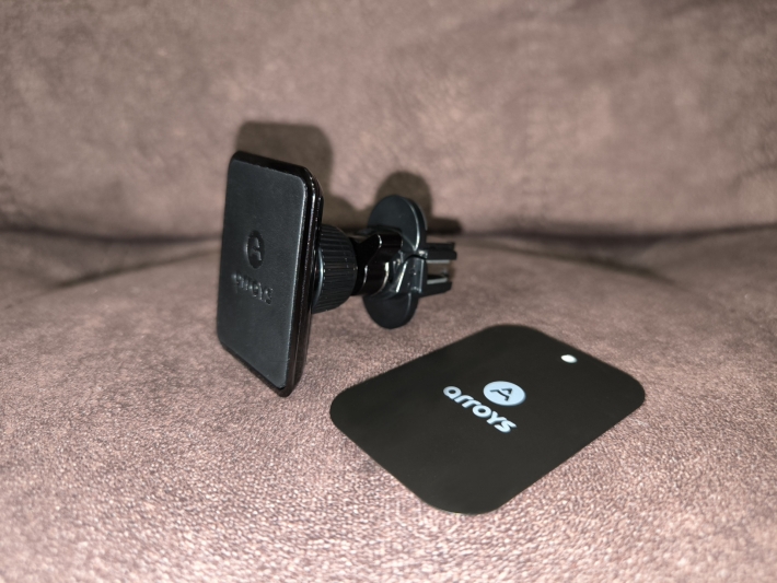 Магнитный держатель для телефона и планшета Arroys Vent One Black Edition