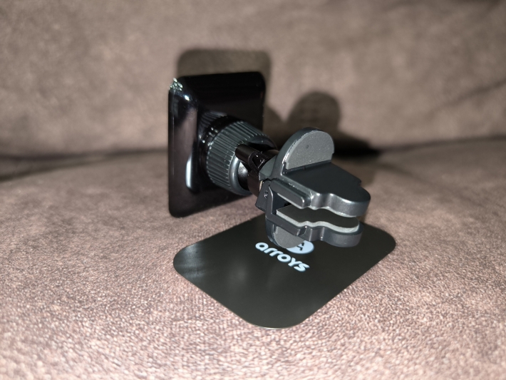 Магнитный держатель для телефона и планшета Arroys Vent One Black Edition
