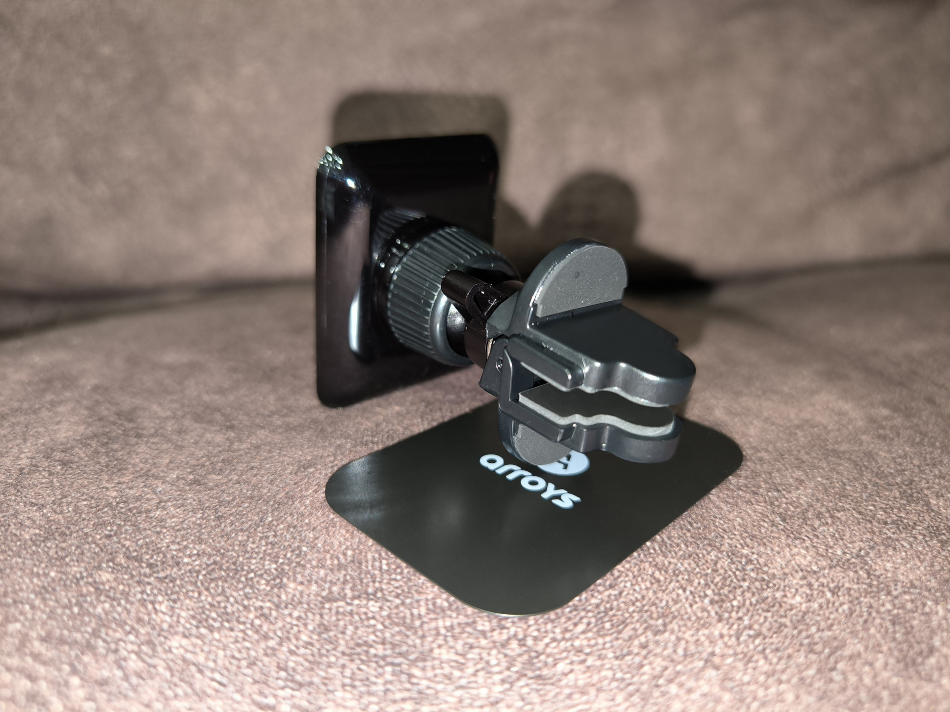 Магнитный держатель для телефона и планшета Arroys Vent One Black Edition